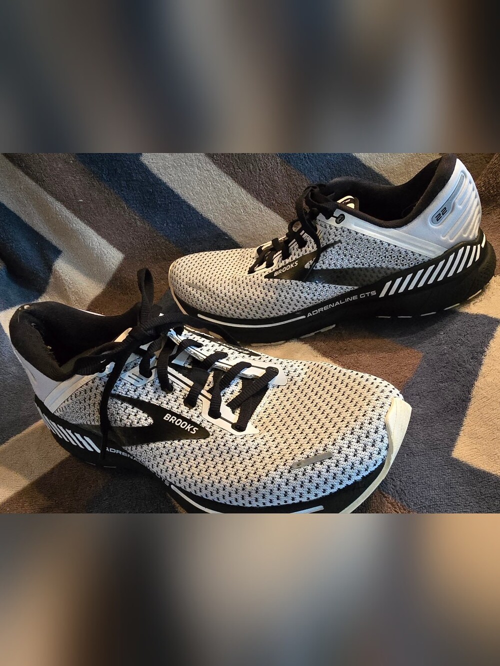 Brooks Womens  Adrenaline CTS Running Shoes - White/Black